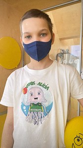 Alicia toca la campana 🔔 Alicia fue la primera paciente con leucemia de La Aceleradora Unoentrecienmil en La Paz. Además, fue la imagen de Canastas Contra el Cáncer Infantil y ayudó a llevar el baloncesto solidario a toda España… y hoy, por fin, ha vivido este momento tan esperado. Su madre comparte con sus amigos “Hoy hemos completado el calendario del que nos hablaron cuando el diagnóstico. Exactamente dos años y quince días de tratamiento. Hoy dejará de tomar quimio. Concretamente 13 dosis s