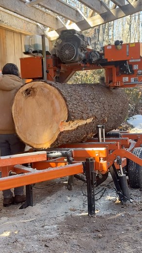 33inch white pine log getting milled down into some 1x12 boards🙌🙌 #sawmill #sawmillbusiness #sawmills #sawmilling #sawmillinglife #woodmizer #woodmizersawmills #woodmizersawmill #woodmilling #wood #wooddesign #workwithwood #woodworkersofinstagtam #woodworking #woodworker #pinelog #pine #pinetrees #roughsawn #roughsawnlumber #lumber #lumberyard | Mill Pro Lumber