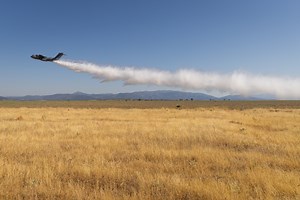 17K views · 154 reactions | ✅Airbus has successfully tested a removable firefighting kit on the #A400M during a flight test campaign. 20 tonnes of water ⏱ less than 10 sec. ✈️ 125kn speed 150ft height https://www.airbus.com/en/newsroom/press-releases/2022-07-airbus-successfully-tests-firefighting-kit-on-a400m | Airbus Defence | Facebook