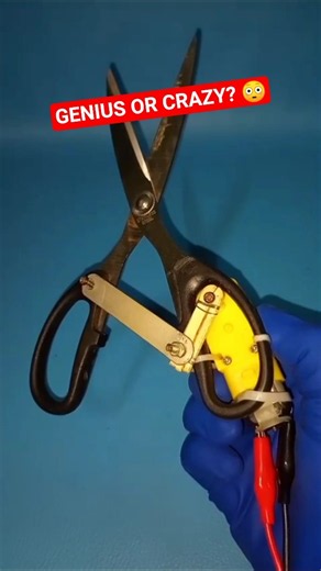 I Made Scissors Cut By Themselves! 😱✂️ #diy #Brainstorm70i