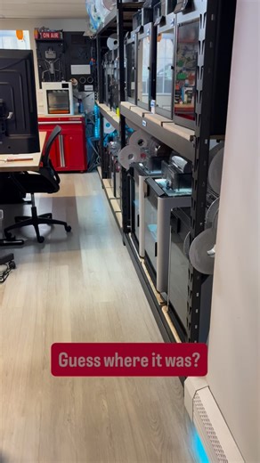 🎬 Mission of the day: find the new Bambu Lab H2C. We searched the entire print farm… Guess where it was? Yup — chilling in the back seat of the car. Right next to a jacket, a backpack, and probably a lost fidget or two. Our newest team member has officially arrived — and made her grand entrance by hitching a ride. 🖤 Bambu Lab H2C, rescued and ready to print her heart out. The other printers are definitely watching. 🚗🖨️ If you’ve never forgotten a 3D printer in your back seat, are you even li