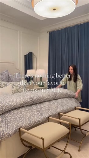 Ballard Designs on Instagram: "Your next obsession? On SALE now. 🛒 Link in bio 📷: @welcomehomewillson featuring the Thandie Bedding, Connelly Bench, Suzanne Kasler Gourd Lamp, & San Marco Mirror"