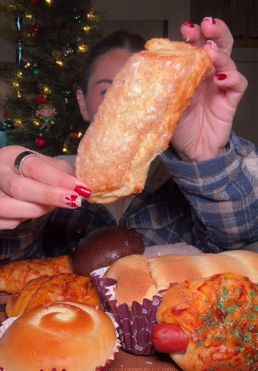 Exploring 85°C Bakery Cafe: Delicious Bread and Pastries