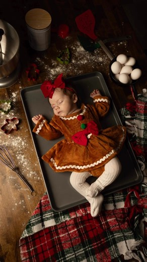 The cutest little gingerbread girl I have ever seen 🥺😍♥️ I seen this idea on Pinterest years ago. I actually bought the outfits back before we had Wren thinking I could do this for someone else’s newborn/baby. So of course Wren got to be a little model for me today! ♥️💚🌲 #christmasphotoshoot #gingerbreadgirl #christmasphotography #wisconsinphotographer #centralwisconsinphotographer #familyphotographer #wisconsinfamilyphotographer #wisconsinseniorphotographer #wisconsinweddingphotographer #ca