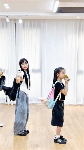 Cute Backpack Jump Shot Dance 🎒 So Sweet Kids Dance #shorts