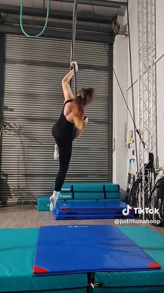 Aerial Hoop Tricks: Class Sequence with Unique Combo