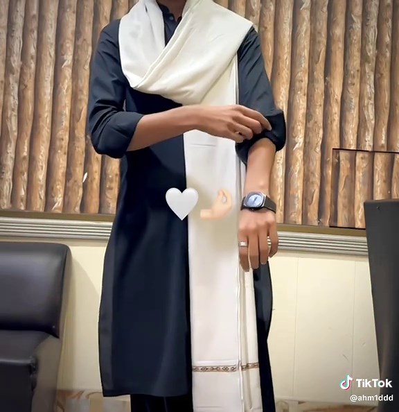 Embracing Shawls in a Hoodie Era: A Nostalgic Look