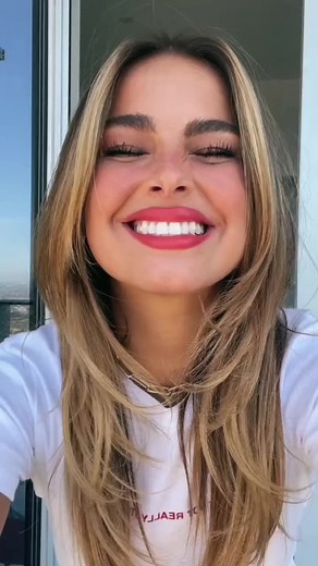 i LOVE her lipstick 🎥: @addisonre #addisonrae #dance #trend #blondehair #gorgeous #CMAFestSHM #throwback #fyp #foryou