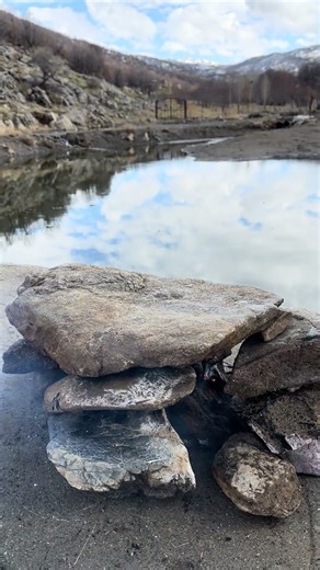 Preparing a stone oven for cooking juicy steaks #cooking #outdoorcooking #campfirecooking