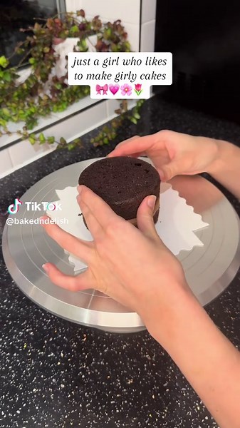 make an order with me 💗🌸🌷🎀 #cakedecorating #cakeinspo #pinkcake #chocolatecake #girlygirl #birthdaycake #girlssupportgirls