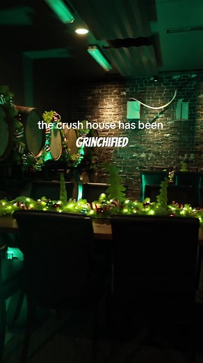 WARNING‼️‼️ The Crush House has been Grinchified 💚🎄 Step into The Bellina Room – Grinch Edition with cozy green decor, twinkle lights, and Whoville-inspired details. Experience the Grinch decor at The Crush House all season long. Reserve your table (up to 8 guests) – link in bio. ✨ #gervasi #christmas #grinch #christmasparty #thegrinch