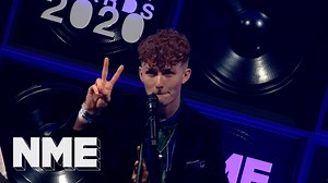 Sam Claflin is ready to return for ‘Peaky Blinders’ season six: “I’m growing the tache out now”