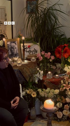 نیلوفر بیضایی، دختر بهرام بیضایی، در مراسمی که عصر آخرین روز سال ۲۰۲۵ میلادی با حضور جمعی از ایرانیان فعال در زمینه‌ فرهنگ و هنر در استکهلم برگزار شد، به حس پدرش در زمان جنبش «زن، زندگی، آزادی» اشاره کرد و گفت که با به‌وجود آمدن این جنبش حس زندگی دوباره در پدرم پیدا شد و این امید را من هم دارم.»او افزود: «انگار شعار این جنبش از دل آثار بیضایی برآمده‌اند. تارا، خانم جان و همه شخصیت‌های زن او، همان دختران جوانی بودند که شجاعت تغییر را پیدا کردند و به خیابان‌ها رفتند.» سوسن تسلیمی، بازیگر، هم در بخ