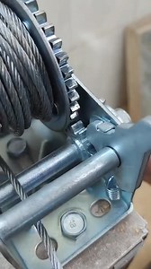 Hand Crank Power Lift 🔩 This hand-cranked hoist can lift thousands of pounds without using oil, fuel, or electricity. Built with a thickened steel wire rope, an enlarged anti-fall hook, and a powerful self-locking mechanism, it delivers extreme lifting safety. Once fixed to the ground, it can easily raise or lower heavy objects to higher levels—perfect for workshops, construction, and emergency use. A simple, strong, and reliable invention every tool lover should know about! hand-cranked hoist,