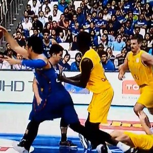 Massive fight breaks out between Australia and the Philippines basketball teams. (Via Fox Sports) | ESPN Houston