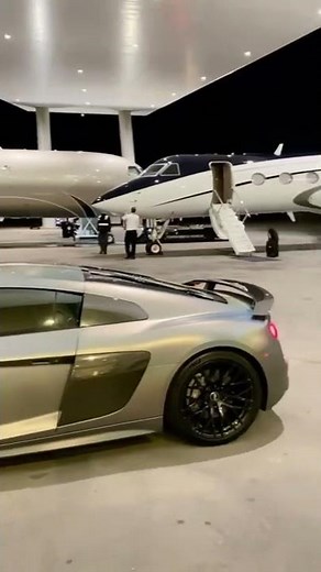 🛩 Private Jet Delivery (Grant Cardone)