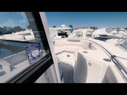 2017 Robalo 302 CC | Twin 300s & Offshore Performance at an Incredible Value