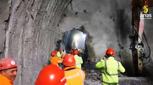 Nuova SS106 Jonica Taranto-Reggio Calabria, svolta nel Terzo Megalotto: abbattuto il diaframma della galleria Trebisacce | FOTO E VIDEO
