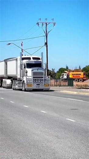 PURE TORQUE! 🔊 Kenworth T909 Pulling a TRIPLE Road Train Like Nothing! 🇦🇺 #kenworth #trucking