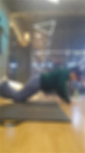 Divy 🏋️ on Instagram: "As a beginner, I’m following a mixed full-body workout instead of a muscle-split routine. This helps build balanced strength, improve movement patterns, reduce injury risk, and allow better recovery between sessions. It also increases calorie burn and keeps the body active without overloading one muscle group. Once the foundation is built, split routines can be added later. Follow for simple, science-based fitness tips. Save this if you’re starting your fitness journey. S