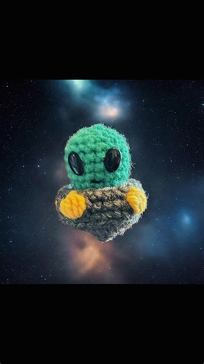 Pop aliens for my daughter’s class Valentines. Pattern by MegDesigns #crochet #aliens #ufo #amigurumi #roadto10K