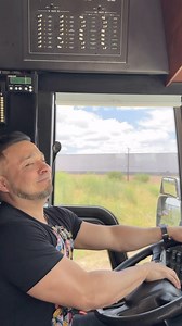 Siggno Silver bus!!! Lo quieren ver? Ay les va. What do you think? You like it? Nos vemos hoy en Escapade 2001 de Houston, TX - Siggno ft Nathan Acosta, y nuestros grandes amigos de Grupo Solido. Es Hoy 19 de Julio. #siggno #grupsiggno | Grupo Siggno