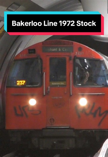 Bakerloo Line 1972 Stock arriving into Oxford Circus heading to Elephant & Castle 🗓️ #fyp #viral #london #TfL #bakerlooline
