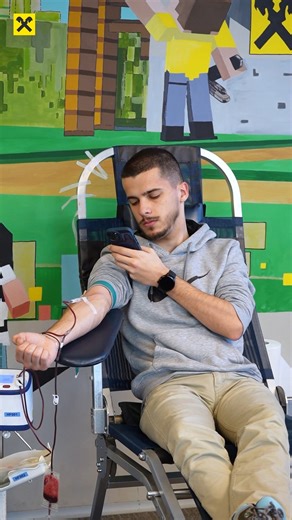 Nova godina a isti stari mi. 🫂 Dajemo nadu. 🙏 Pomažemo u spašavanju života. 💛 Nevjerovatno smo ponosni na naših 125 kolegica i kolega koji su se odazvali pozivu da doniraju svoju krv kako bi podržali i pomogli u obnavljanju oskudnih zaliha u bolnicama.🫶 Ovakvim odazivom i ove godine predstavljamo utjelovljenje pravog duha zajedništva i saosjećanja, pokazujući da zajedno možemo napraviti razliku koja spašava živote.🙌 🩸 Ovu tečnost koja život znači nemoguće je proizvesti na umjetan način, te