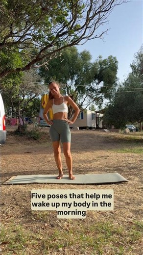5 Morning Yoga Poses to Wake Up Your Body | Gentle 5-Min Stretch