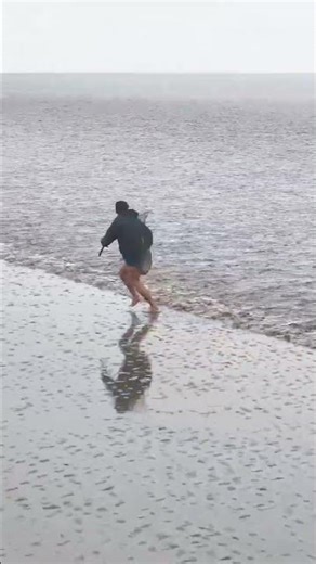 Massive Fish Catch in Qiantang River's Giant Tide Phenomenon