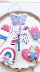 4th of July Pinwheel ♥️🤍💙 Nothing says childhood nostalgia like pinwheels 🎡 I used to twirl them all the way to our town’s 4th of July parade—and I might just bring that tradition back this year 🇺🇸✨ Cutter Inquiries @cameliacutters #pinwheelcookies #FourthOfJulyCookies #Cookiedecorating #RoyalIcingCookies #HolidayCookies #InstaCookies #AmericanMade #RedWhiteAndBlue | Oh Baby Bakery