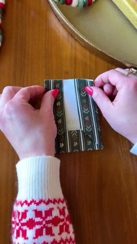 ✨ How to beautifully wrap a gift card