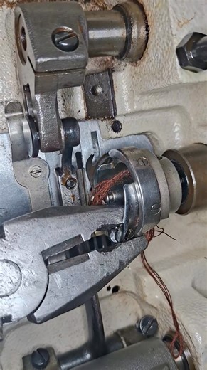 shuttle thread stuck repairing #followersreelsfypシ゚viralシfypシ゚viralシalシ #sewingcommunity #machine #stitchingmachine #sewing #stitching #repair | Chiraghsons