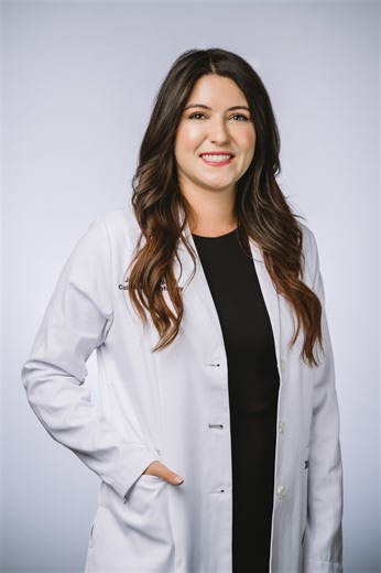 Have dry, scaly feet? Tinea pedis (foot fungus) is very common and is often mistaken for dry skin. Moisturizer won't help and instead treat with an athletes foot cream like clotrimazole or lamisil #footfungus #athletesfoot #dryfeet #feetcare #dermatologist | Dr. Jessica Burgy