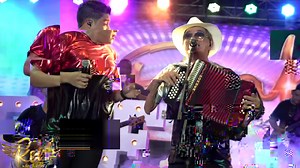 729K views · 11 reactions | Y LA ABUELA DEL QUE NO APLAUDA... "NAVIDAD Y CARNAVALES, yo me la paso tomando". RON PA TO EL MUNDO. Rafa Pérez, Dolcey Gutiérrez y Juan Carlos Padilla. | Benditos Versos Vallenatos | Facebook