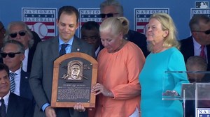 Manfred recites Hodges' plaque