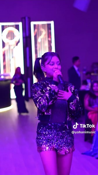 “Dekhha Tenu” in Colombo!!! 🤘🏼 Wardrobe: @LOVI Ceylon #YohaniMusic #fyp #Yohani