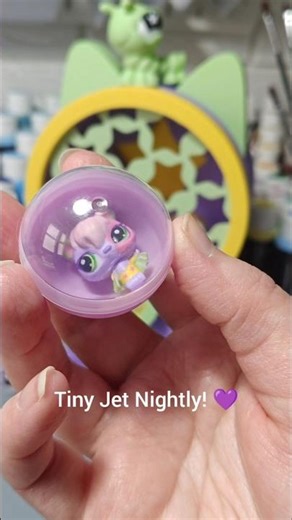 I 3d printed and painted a tiny LPS bat for my gacha machine 💖
