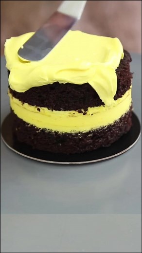 Emoji cakes!! 😍🥰😘😊😜😝😀🤩 The happy ones are perfect for Valentine’s Day, but I think I need to do an angry series too… 😤😠😡🤬😩 Which emojis would you like to cake-ify? #cakesofinstagram #cake #cakestagram #minicakes #chocolatecake #emojichallenge #emoji #valentinesday2022 | SugarHero Dessert Recipes