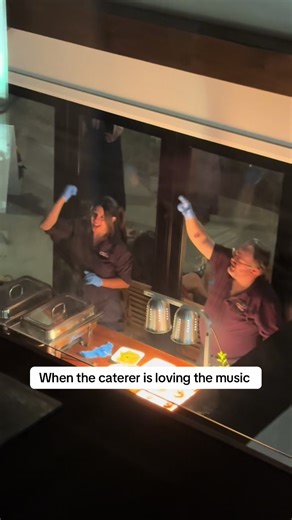 When the caterer is loving the music 🙌🏼 #caterer #weddingmusic #backstreetboys #backstreetsback #weddingdj