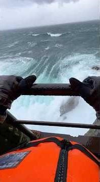 160ft नीचे समंदर के पत्थरों पर खड़ा हूँ! 🌊🪨 (Walking on the Sea Floor)