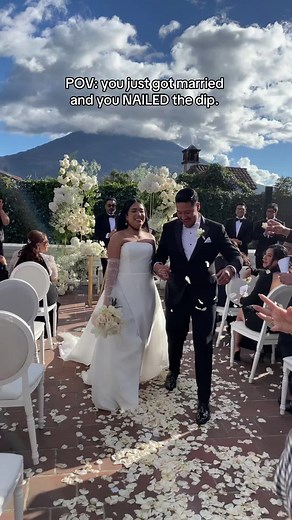 Nailing ‘the dip’ is definitely a highlight. ✨ #weddingcontentcreatorantigua #weddingantiguaguatemala #weddingcontentcreator #weddingantiguaguatemala #destinationweddingantiguaguatemala #weddingcontentcreatorantigua