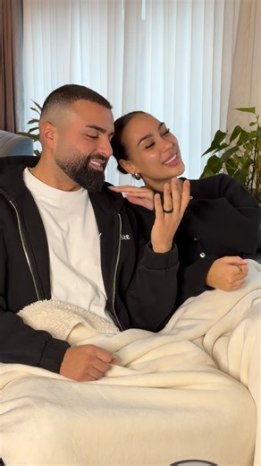 Aykan Alessia on Instagram: "Während ich komplett mitfiebere, bleibt er einfach entspannt 😂 @ringconn_official 💌 Rabattzeitraum: 07.02 – 14.02 Offizielle Website: • 1 Ring → 10% Rabatt • 2 Ringe → 15% Rabatt Amazon: • 1 Ring → 10% Rabatt ⚠️ Wichtig: Bitte bestellt vorab das Sizing Kit, damit ihr die richtige Ringgröße habt, bevor ihr eure finale Bestellung aufgebt."