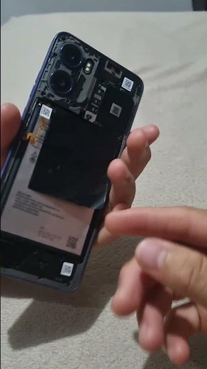 Motorola G05 touchscreen freezes after screen replacement, see why.