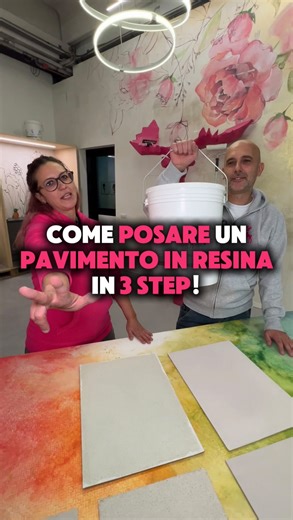 Moose Design Resine s.r.l. on Instagram: "COME SI POSA UN PAVIMENTO IN RESINA? NON È MAGIA, È TECNICA. 🔧✨ In 3 step chiari e semplici: 1️⃣ Fondo: primer, rete e due mani 2️⃣ Stesura della resina monocomponente firmata MooseDesign 3️⃣ Protezione con Top Finish Due, il nostro top di gamma anti-graffio 🛡️ Risultato? Pavimenti resistenti, uniformi e… zero paranoie. Hai ancora dubbi sulla resina? Scrivici nei commenti e sfatiamo ogni mito con 20 anni di esperienza alle spalle. 👇 #moosedesign #resi