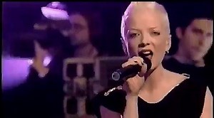 20K views · 651 reactions | Garbage Cherry Lips (Go Baby Go!) Album: Beautiful Garbage Released: September 27, 2001 Live on Jools Holland 2001 | Indie Cabinet | Facebook