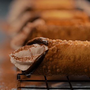 Tiramisu Cannoli