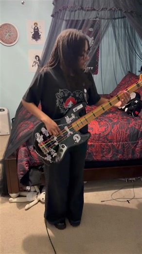 #fyp #basscover #femalebassist #traumaray #bassist | Bass Cover