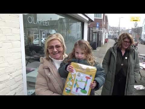 Kerstpresentjes voor kinderen onder de J&S kerstboom