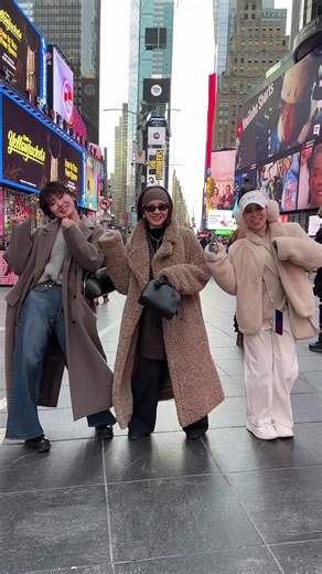 Let's go for a walk!! in NY🇺🇸 #yanuk #ヤヌーク #デニムコーデ #newyork #ニューヨーク #海外出張 #旅行コーデ #海外旅行